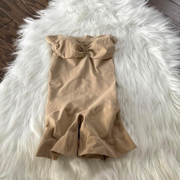 SKIMS STRAPLESS SHORTIE BODYSUIT L Large New - Picture 3 of 6